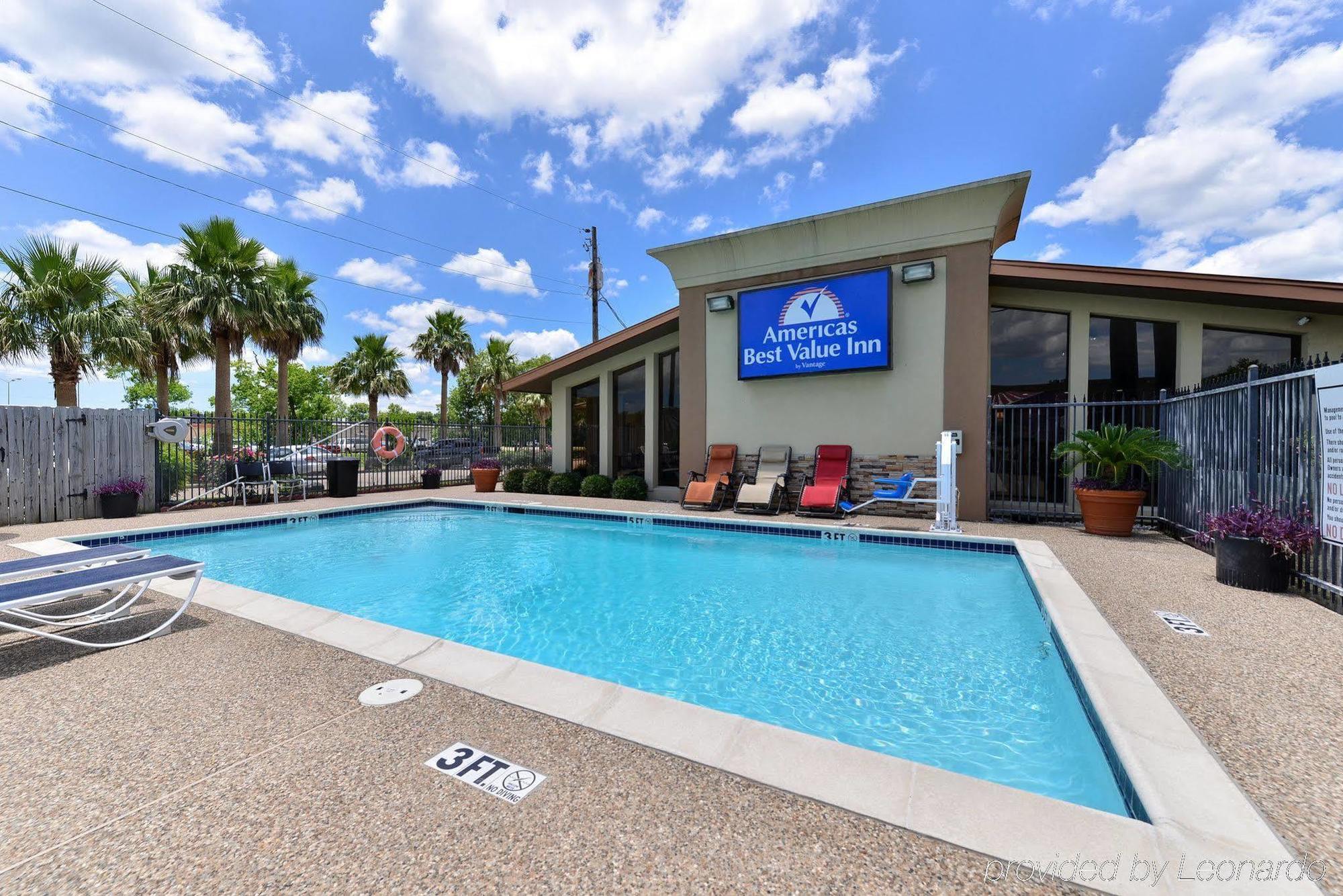 Americas Best Value Inn Angleton Exterior foto